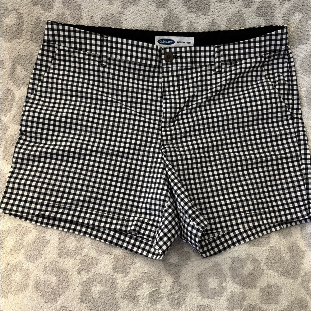 Old Navy Black and White Gingham Women’s Everday Shorts Size 12